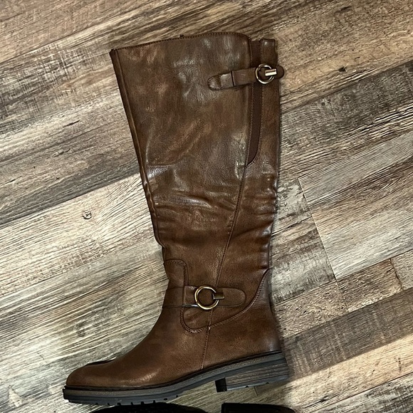 BareTraps Shoes - Baretraps Brown Tall Boots w/ Buckles (NWOT) Size: 9 / Item# 1182-51